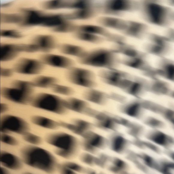 Girls leopard long sleeve velour top size medium (8). - Picture 2 of 5